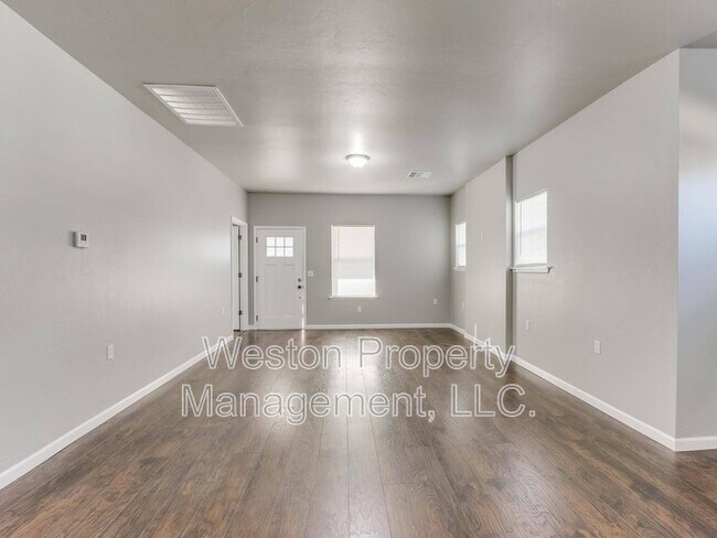 Building Photo - 721 N Louisa Ave