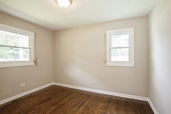 Building Photo - 441 Berteau Ave