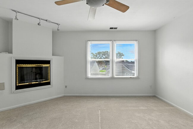Building Photo - 3077 Silver Maple Dr