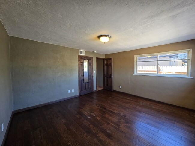 Building Photo - 1506-A Agua Fria St