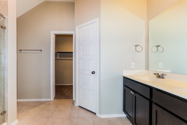 Building Photo - 334 Jewett Meadow Dr