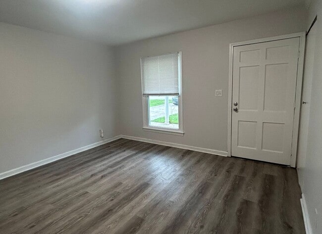 Building Photo - Fabulous 3 bedroom Ranch