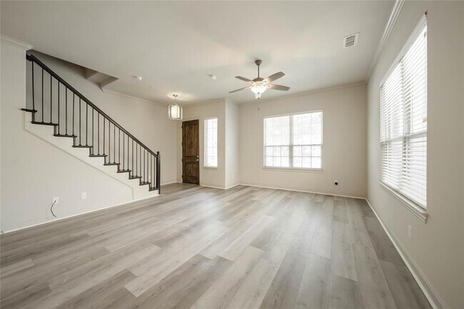 Building Photo - 2745 Troutt Dr
