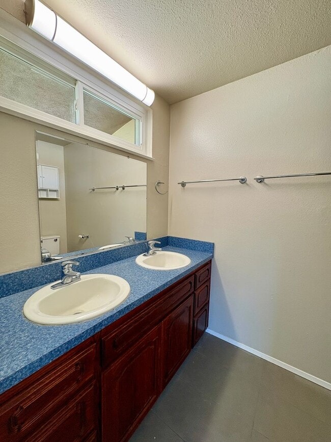 Building Photo - Single Story Home In The Heart of Clairemont
