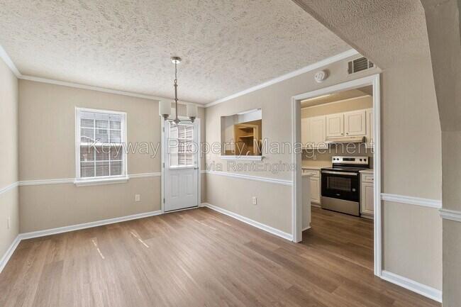 Building Photo - 3930 Almon Dr