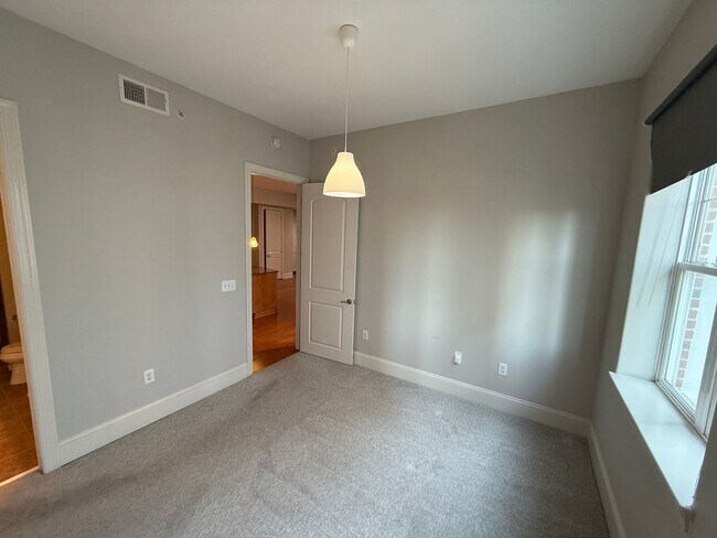 Building Photo - 4620 Piedmont Row Dr