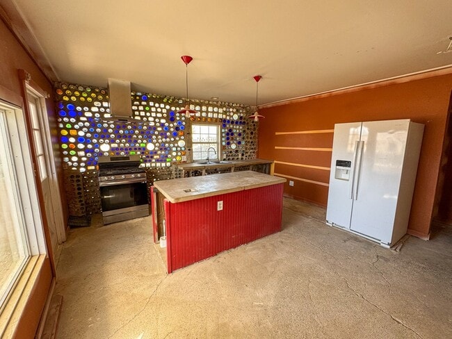 Building Photo - 400 N Smiling Dog Trail