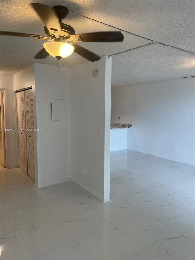 Building Photo - 2701 Riverside Dr