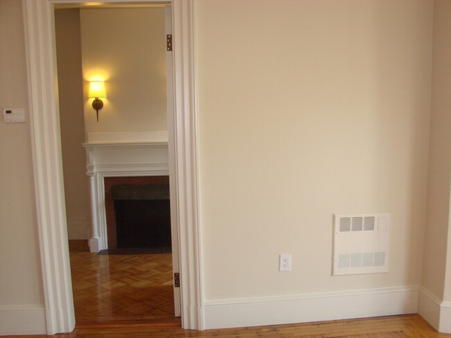 Building Photo - 404 Marlborough St