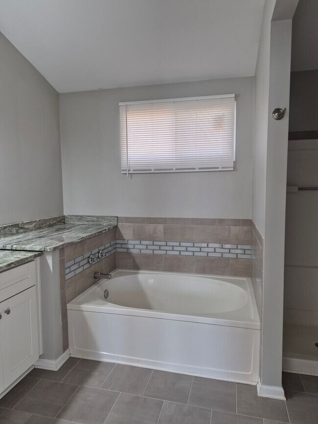 Building Photo - Landstown