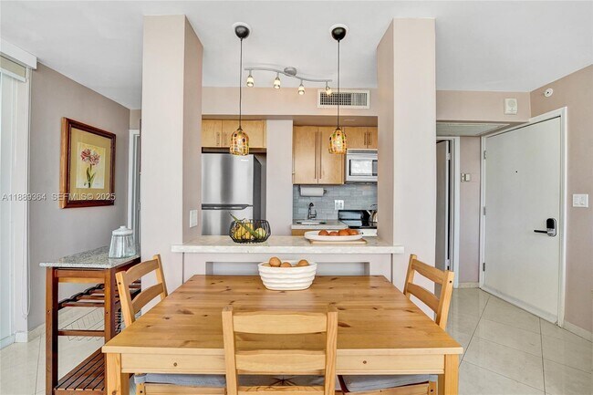 Building Photo - 209 N Fort Lauderdale Beach Blvd