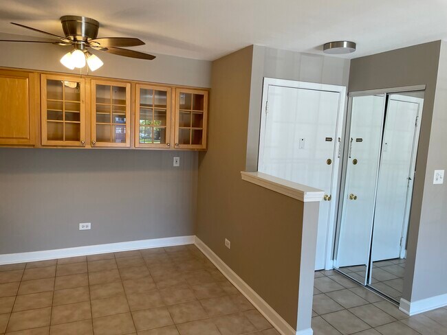 Building Photo - 1609 N Windsor Dr