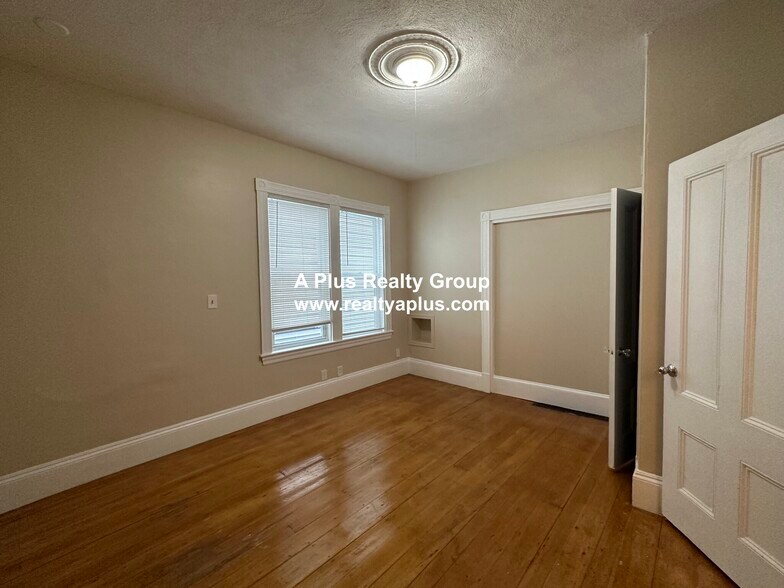 Building Photo - 3243 Washington St