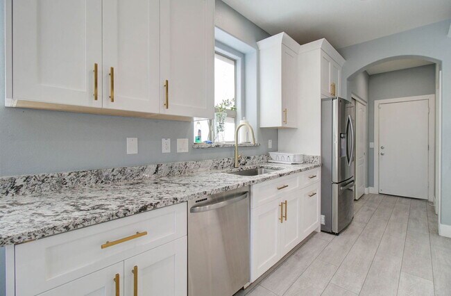 Building Photo - 8317 S 45th Ln