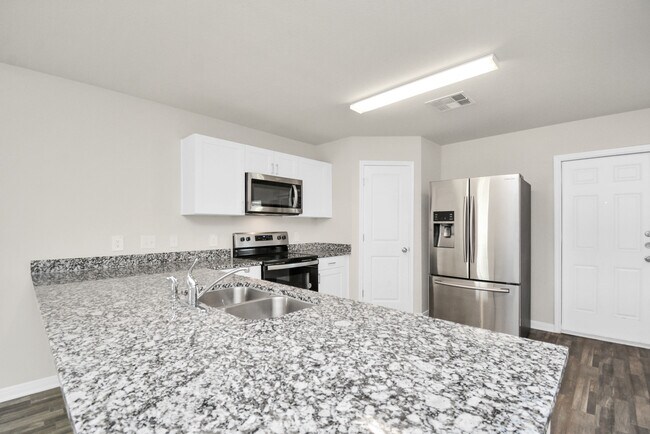 Building Photo - 15665 Briar Frst Dr