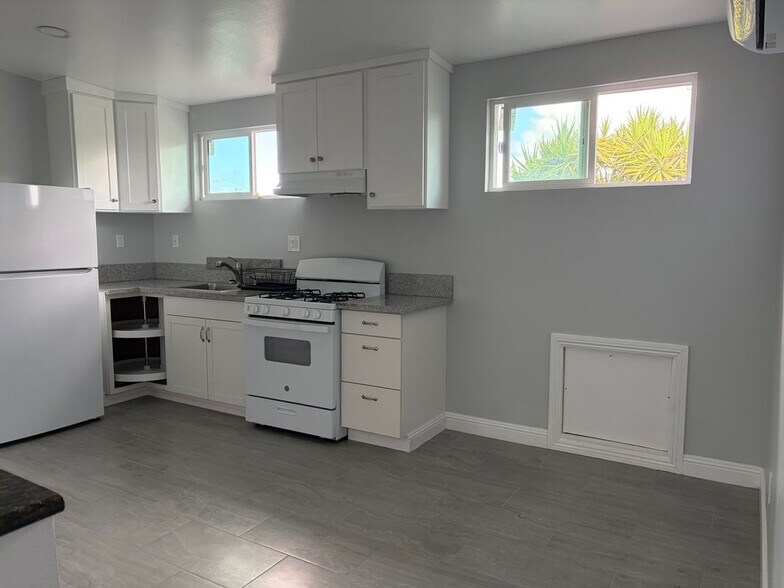 Building Photo - 1254 W 41st Pl