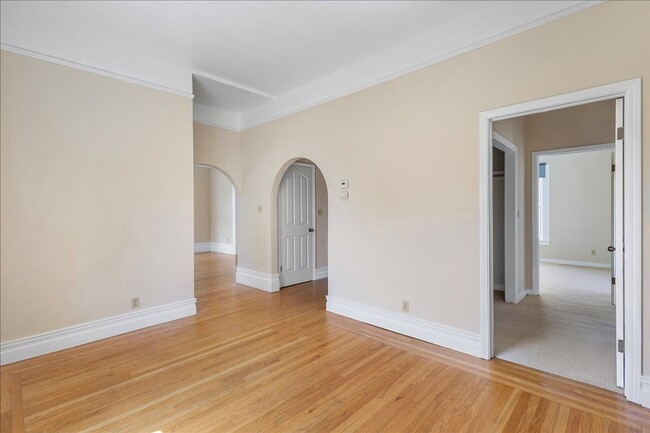 Building Photo - 2111 Buena Vista Ave