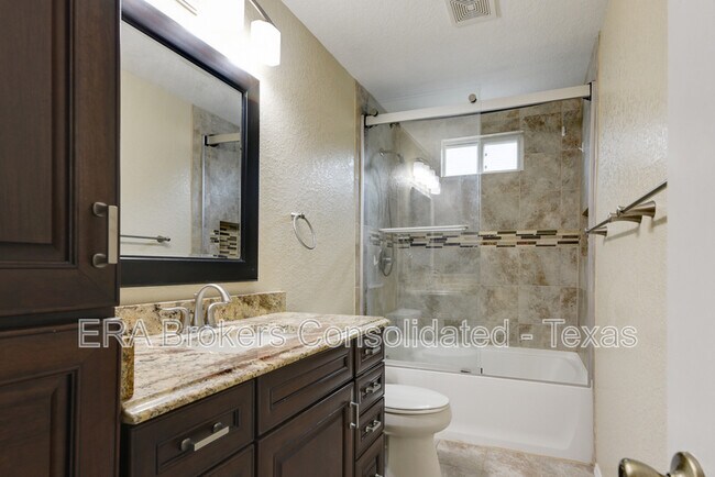 Building Photo - 16734 Basin Oak