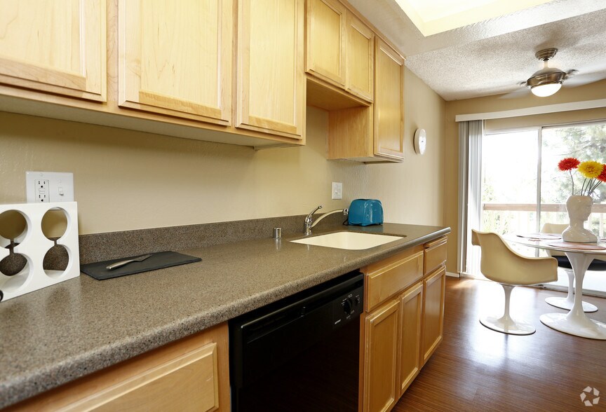 Hurst Highland Village 29843 Clearbrook Cir Hayward CA 94544