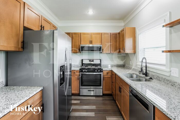 Building Photo - 911 E 8th Cir