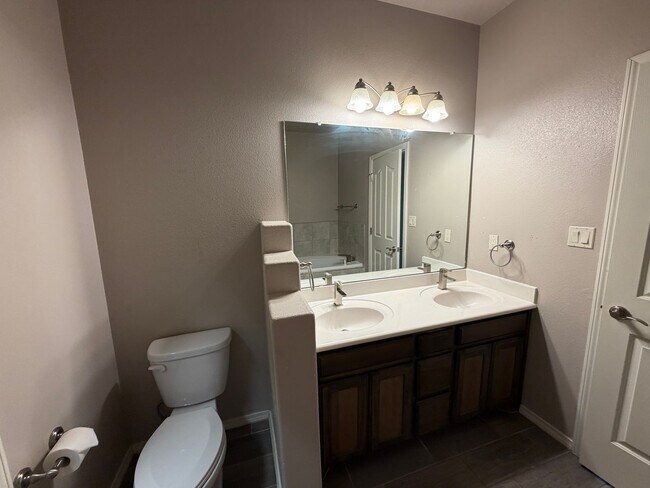 Building Photo - 7420 Tangerine Ct NE