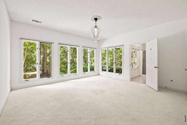 Building Photo - "Experience Southern Charm: Spacious 3-Bed, 3-Bath Home in The Landings"