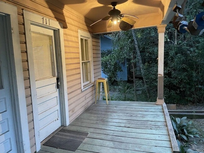 Building Photo - Affordable 1/1 next to Cascades Park!