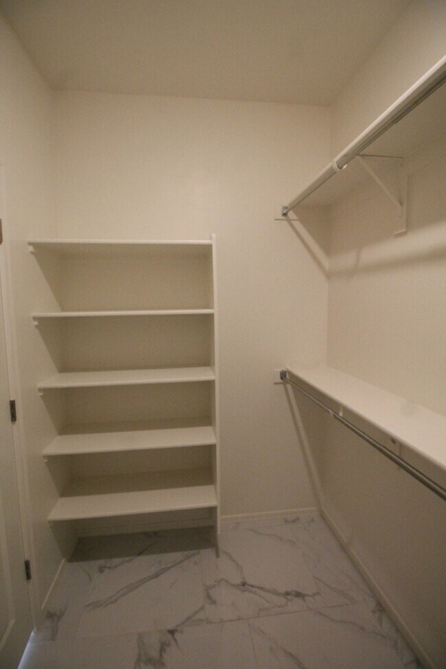 Building Photo - 5523 W Monterey Dr