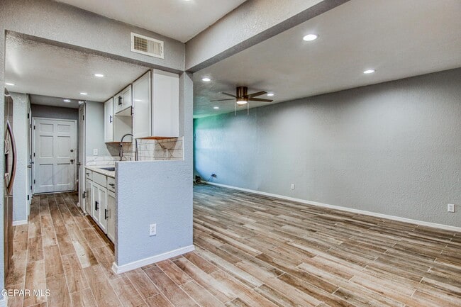 Building Photo - 6001 Morning Glory Cir