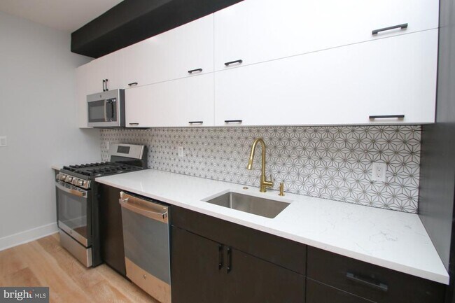 Building Photo - 810 N Uber St