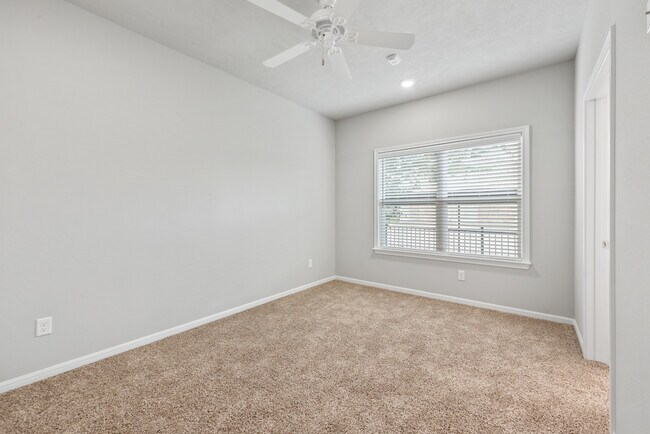 Building Photo - 1326 Prairie Dr