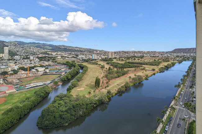 Building Photo - 2211 Ala Wai Blvd