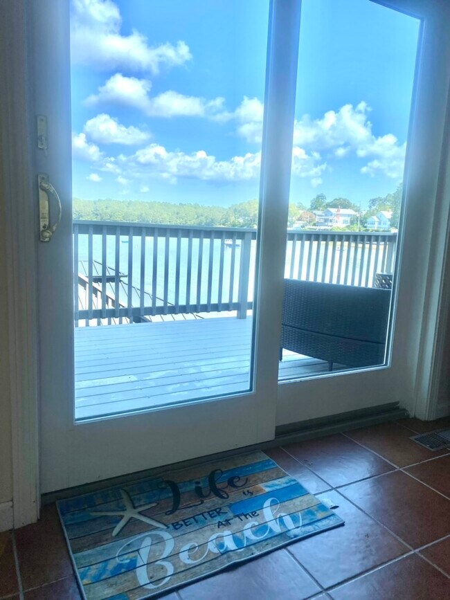 Building Photo - 22 Cove St