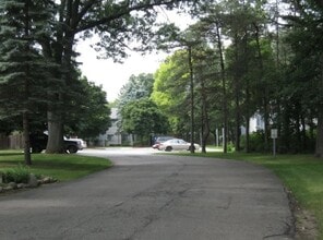 Building Photo - 305 S Walnut St