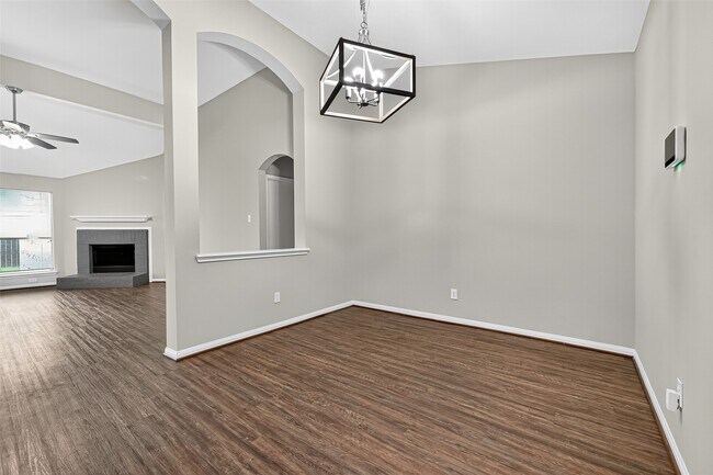 Building Photo - 17162 Summer Hollow Dr
