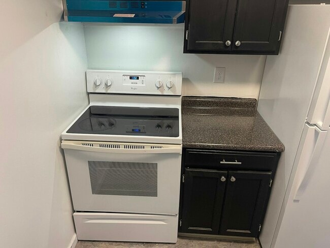 Building Photo - 4161 W Ridge Rd