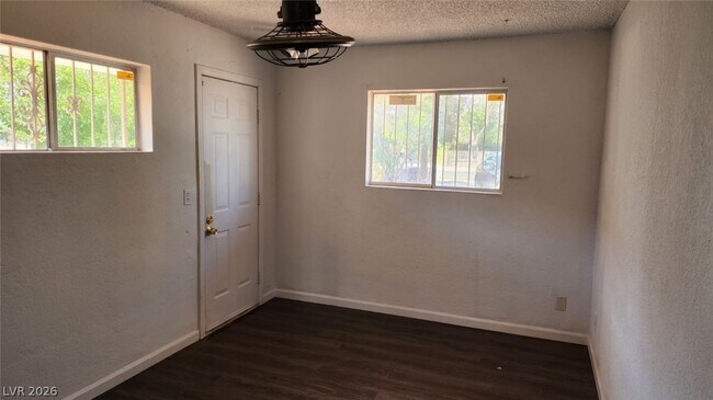Building Photo - 4897 W Sawyer Ave