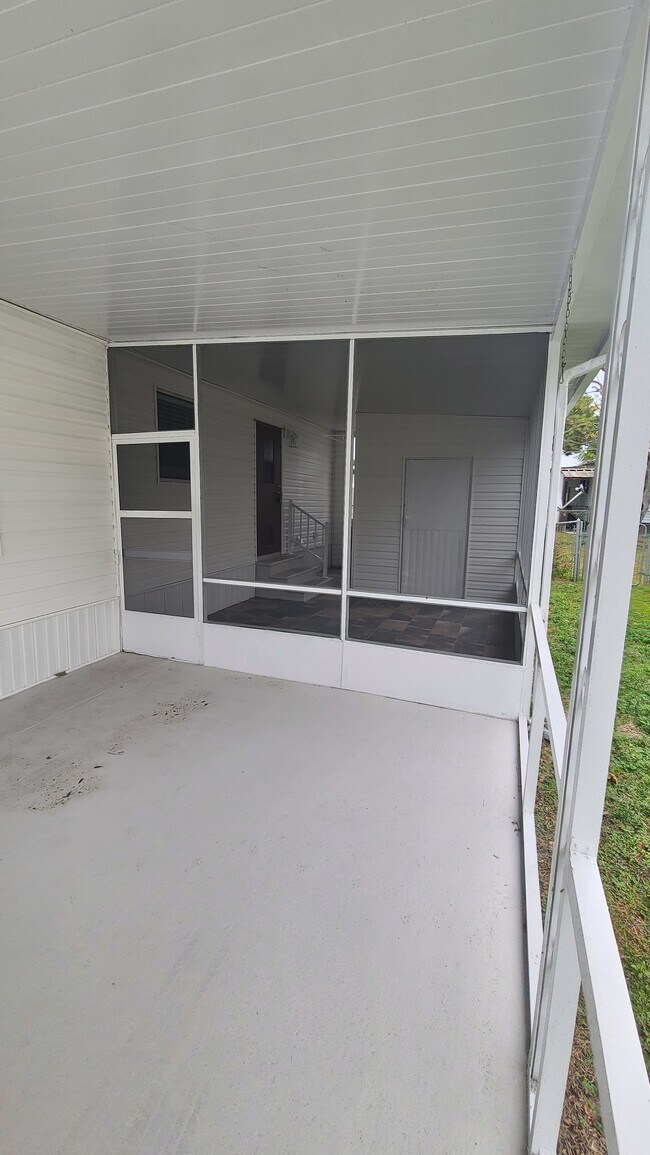 Building Photo - 2901 Stallion Dr