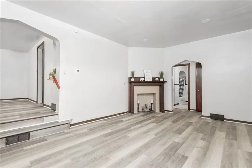 Building Photo - 228 E Agnew Ave