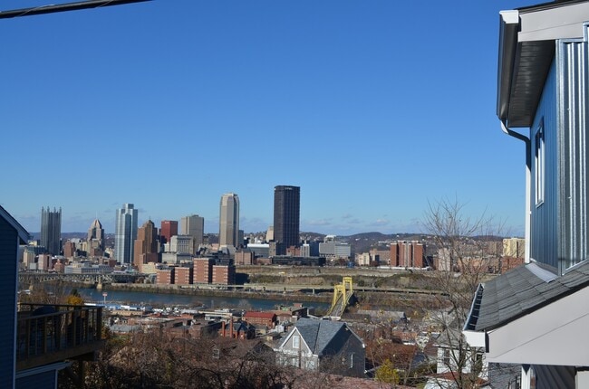 Building Photo - Available MAY 2026 - 2 Bedroom, 2 Bath Home w/ CRAZY City Views!