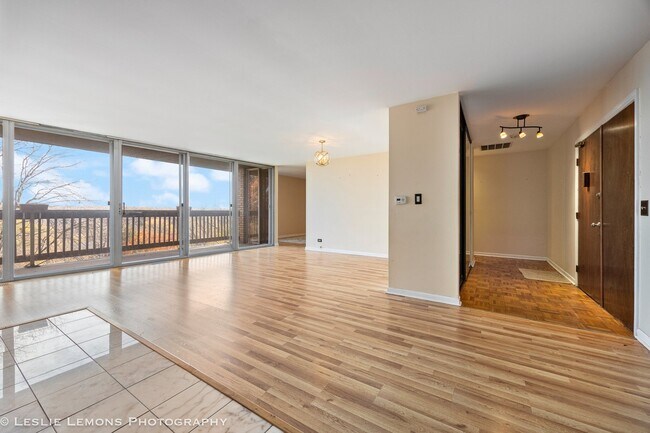 Building Photo - 5600 Hillcrest Ln