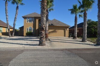 Building Photo - YOUR COASTAL PARADISE AWAITS!