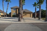Building Photo - YOUR COASTAL PARADISE AWAITS!
