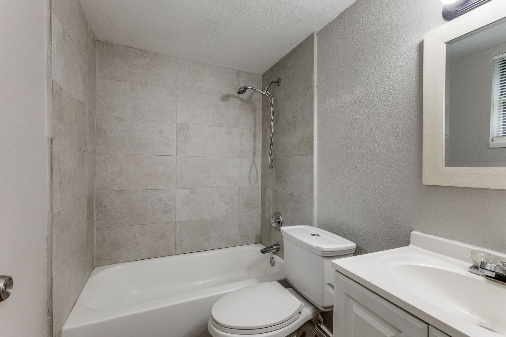 Building Photo - 12129 Spring Branch Dr