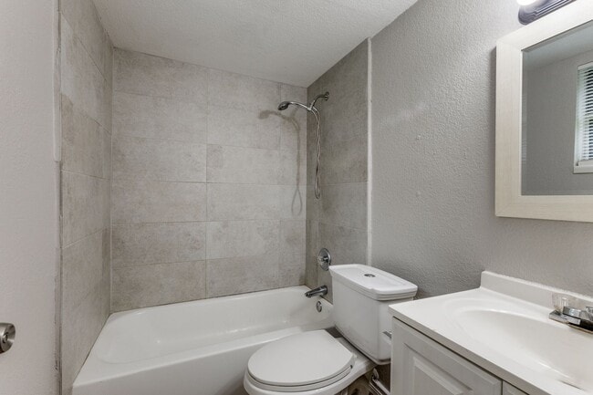Building Photo - 12129 Spring Branch Dr