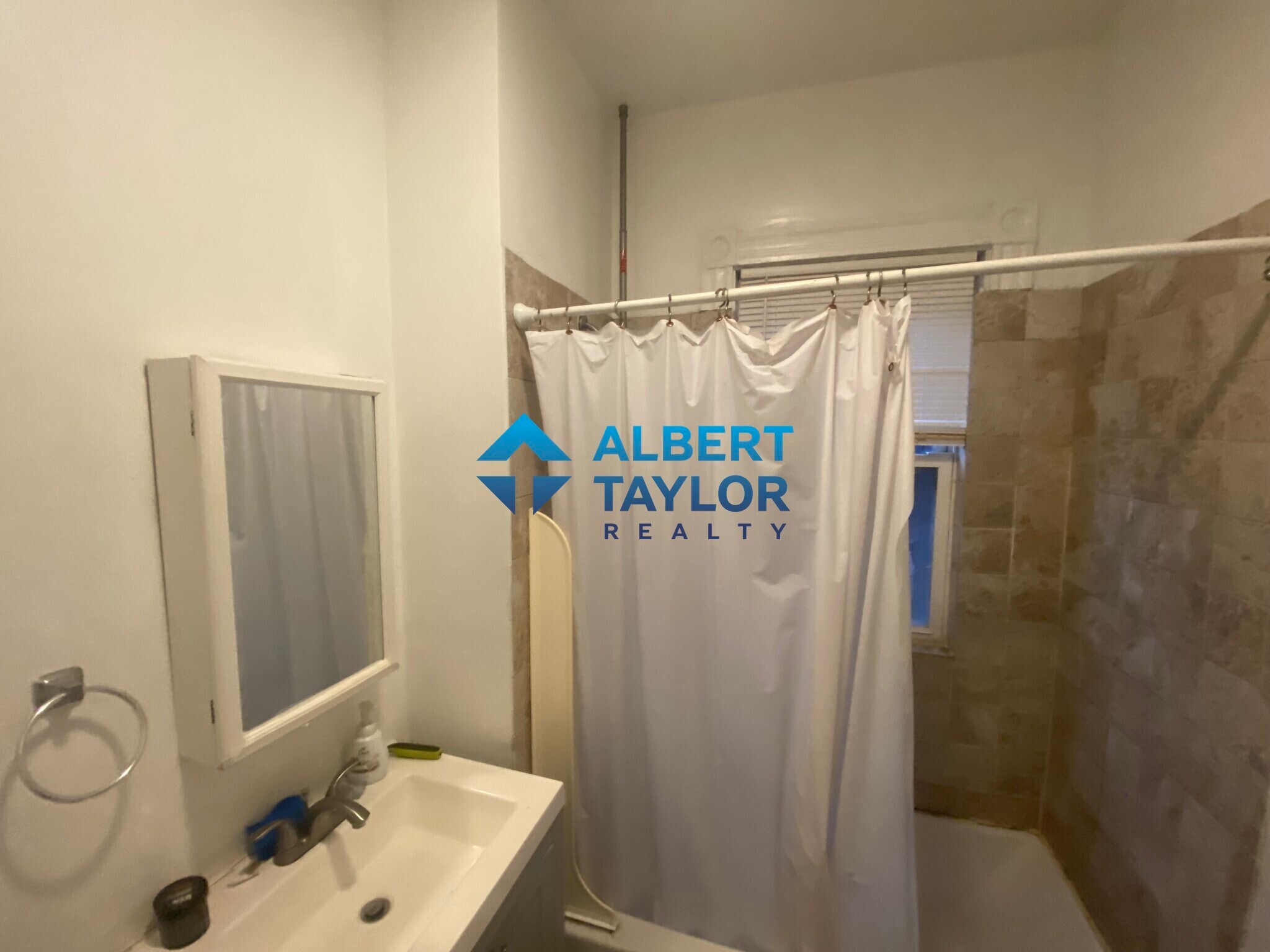 Building Photo - 36 Cherokee St