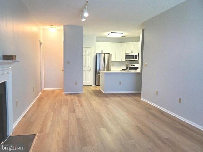 Building Photo - 6005 Rosebud Ln