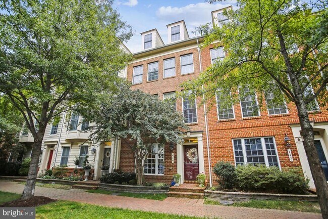 Building Photo - 440 Ferdinand Day Dr