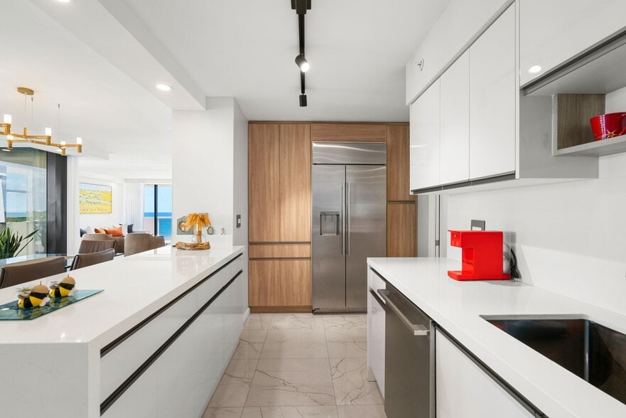 Building Photo - 5757 Collins Ave