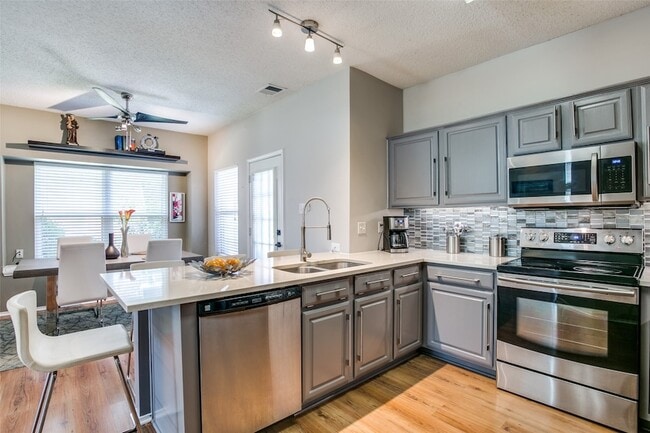 Building Photo - 804 Ashford Dr